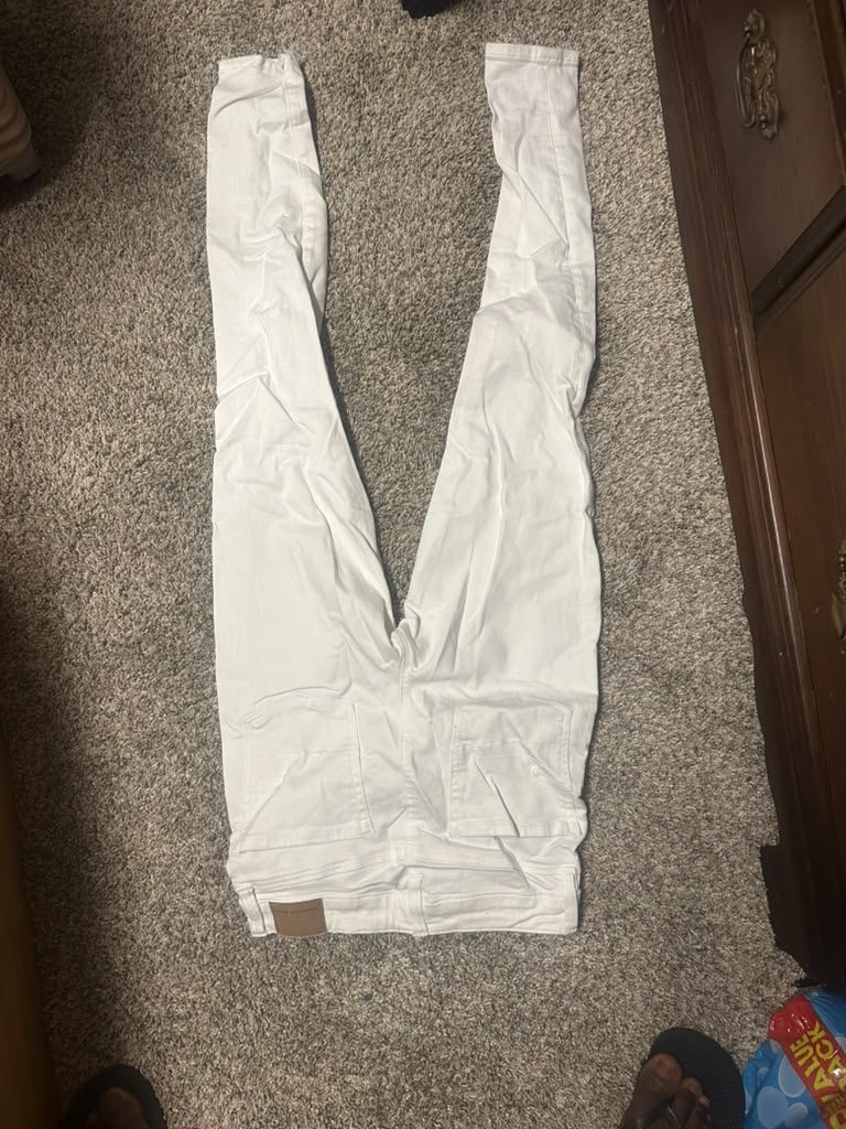 American Eagle White Ripped Jeans
